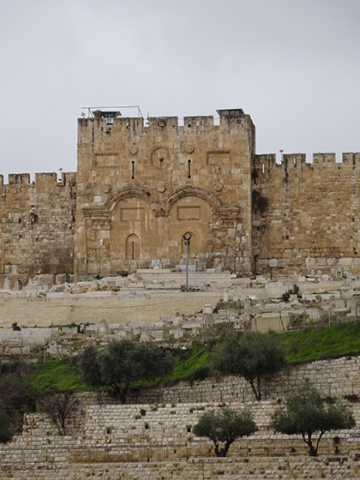Door deze poort kwam Jezus Jeruzalem binnenrijden (Matteüs 21)